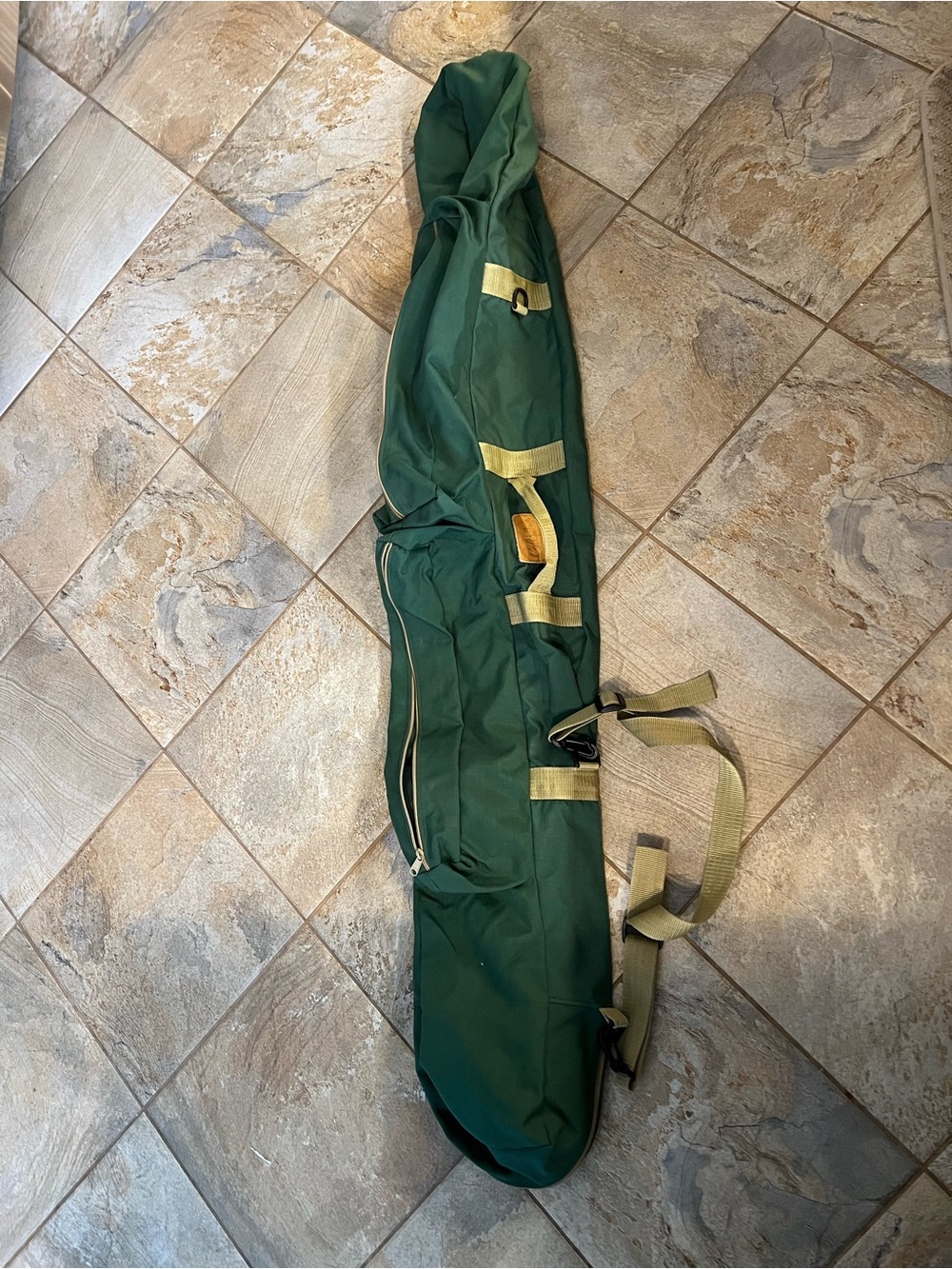 Vintage Cabelas Rod Bag
Green Nylon Bag Adjustable Straps 2 outside pockets